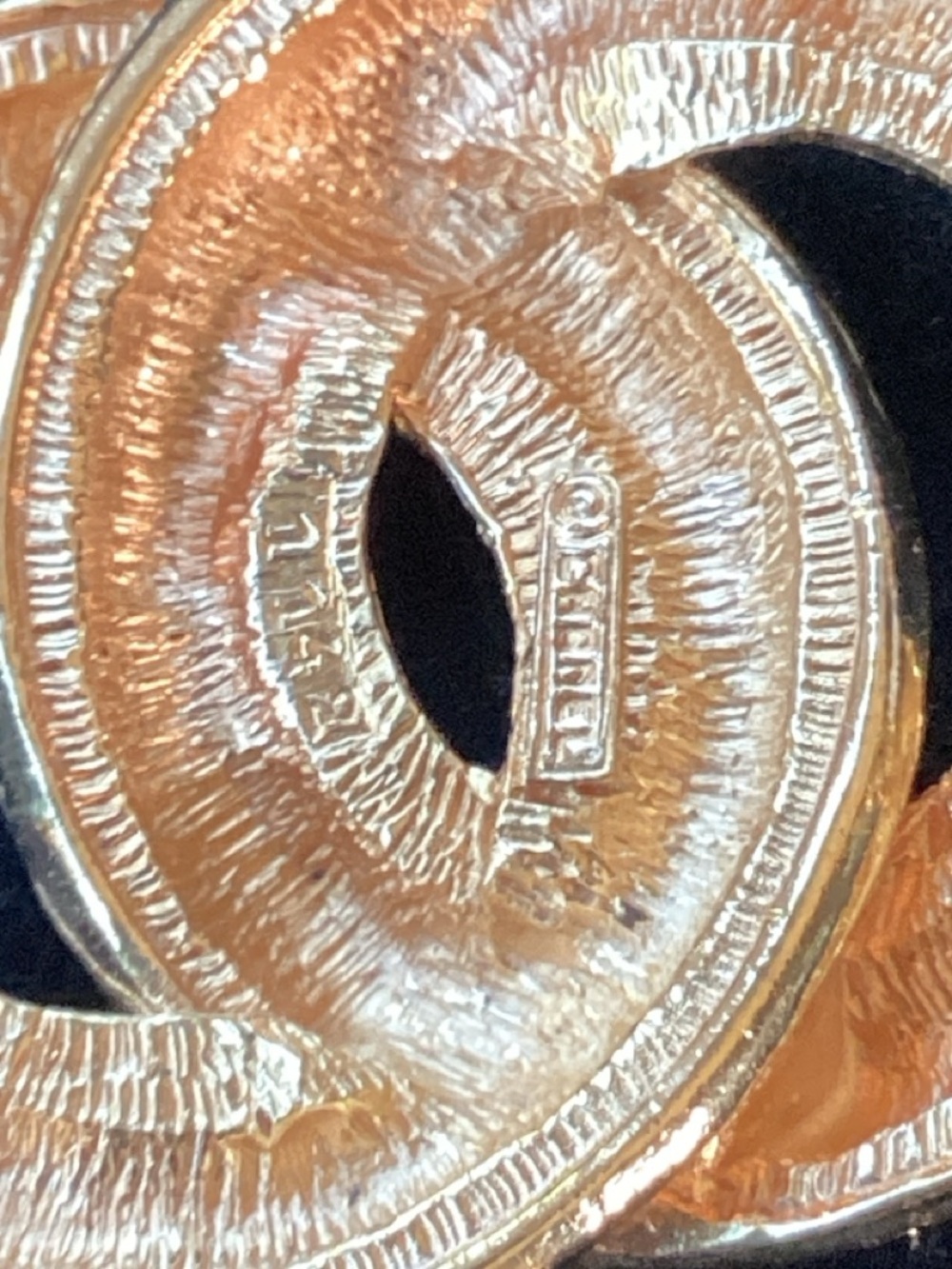 vintage Chanel brooch gold-plated Matelassé . - Picture 3 of 7